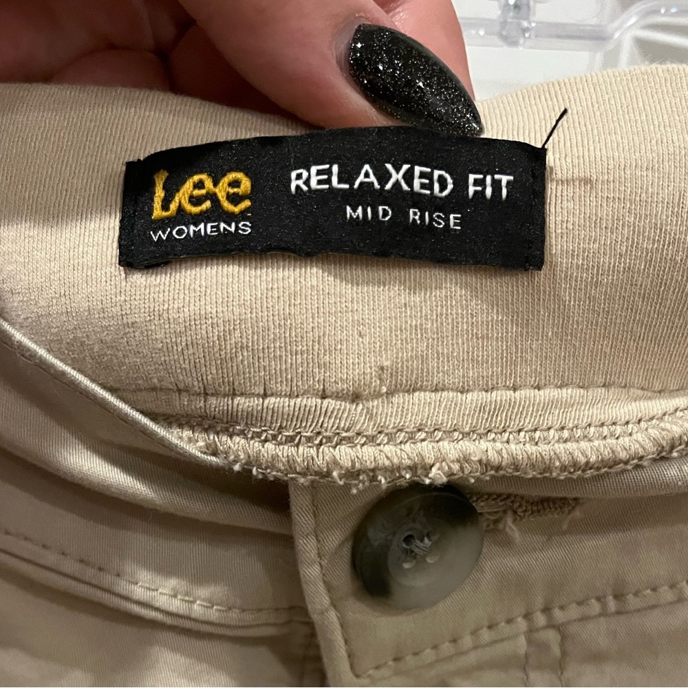 Lee Mid Rise Relaxed Fit Tan Capris Size 22W - Picture 2 of 7